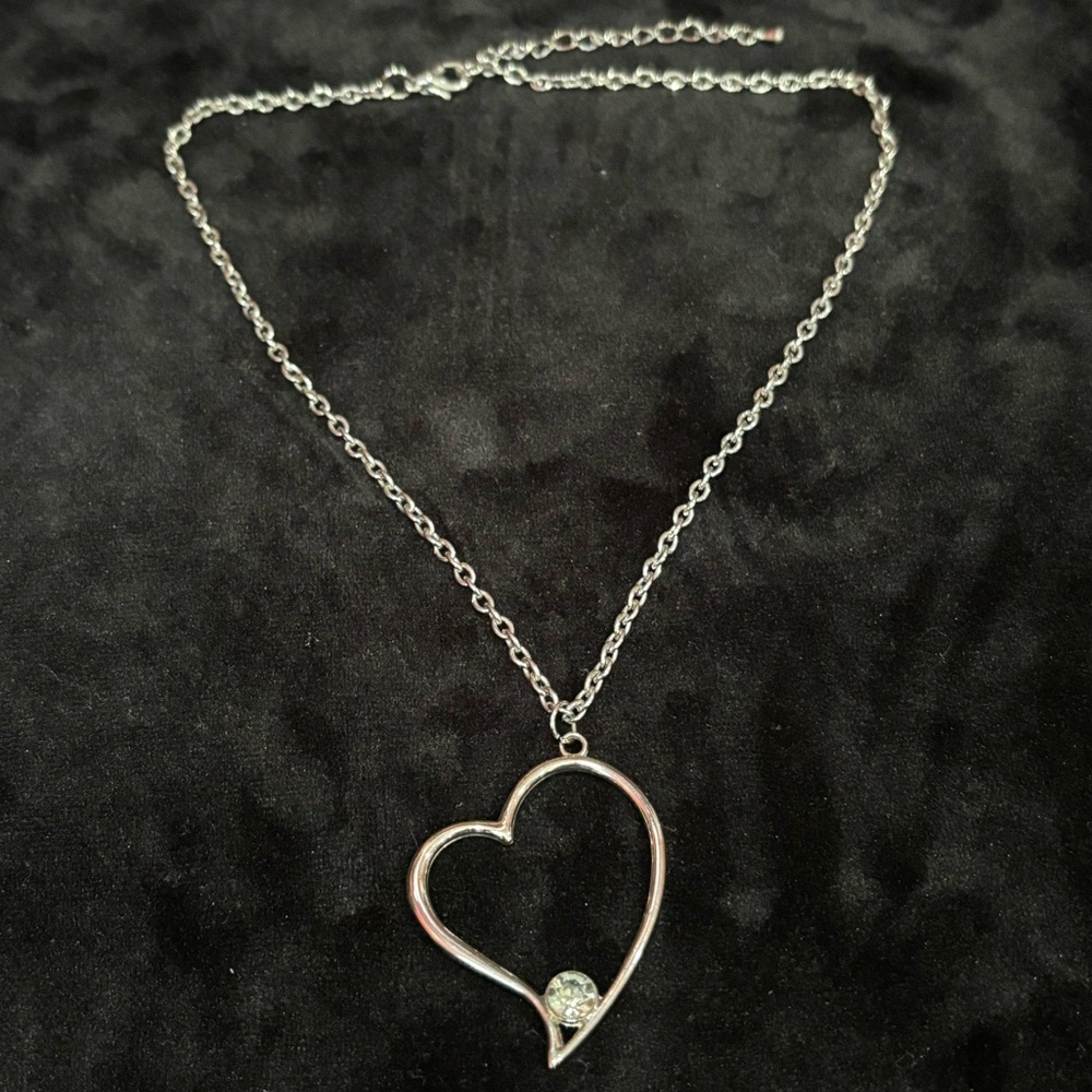 KOHL’S Silver Heart Pendant W/ Gemstone Chain Necklace